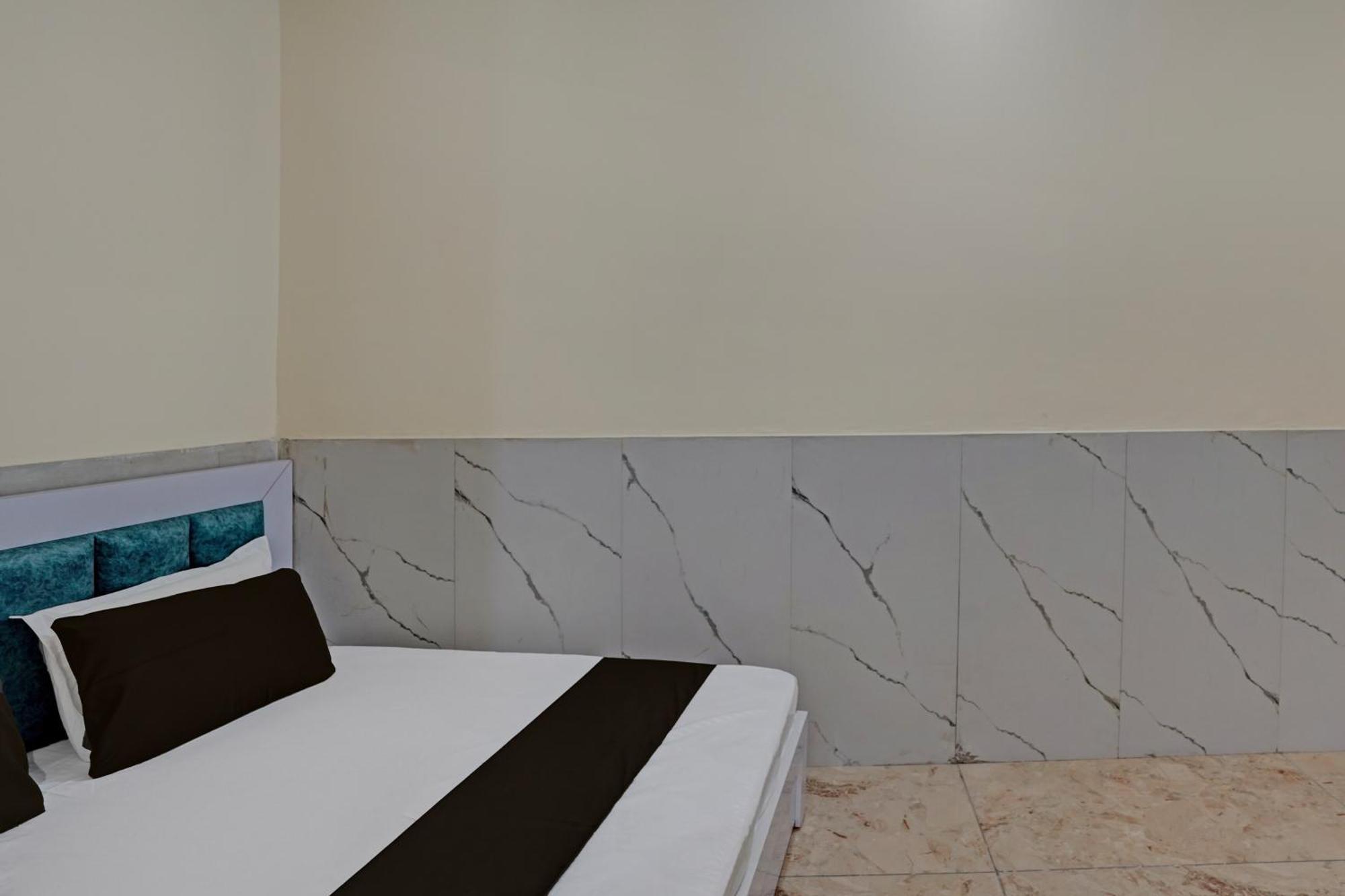 Hotel O Abhinav Hotel Noida Exteriör bild