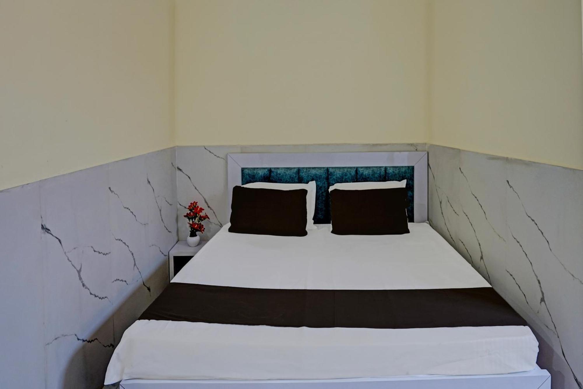 Hotel O Abhinav Hotel Noida Exteriör bild