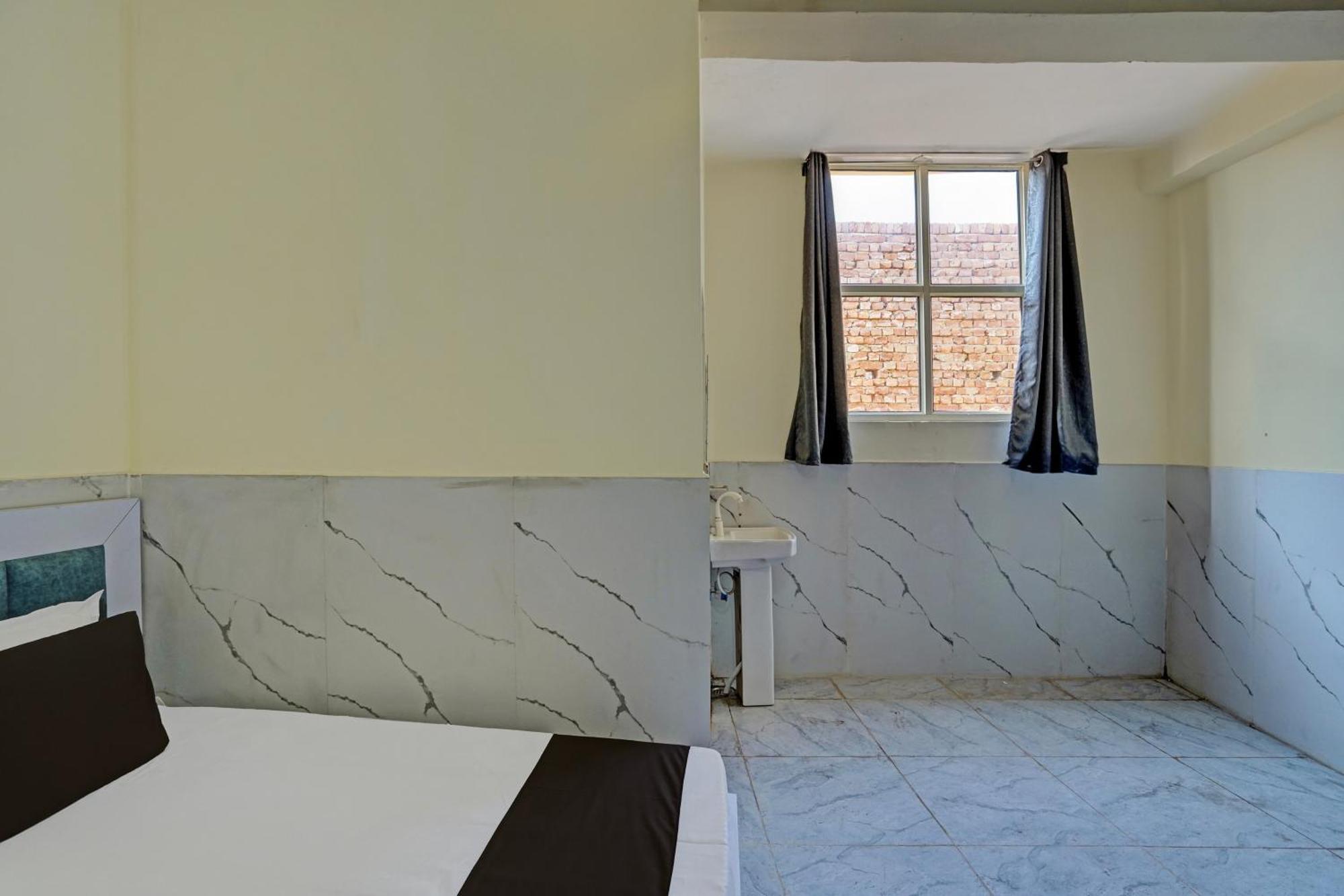 Hotel O Abhinav Hotel Noida Exteriör bild