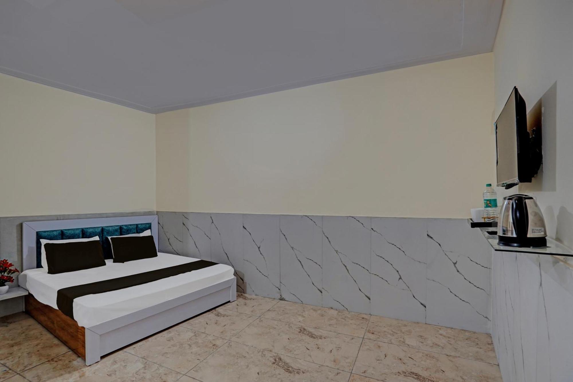 Hotel O Abhinav Hotel Noida Exteriör bild
